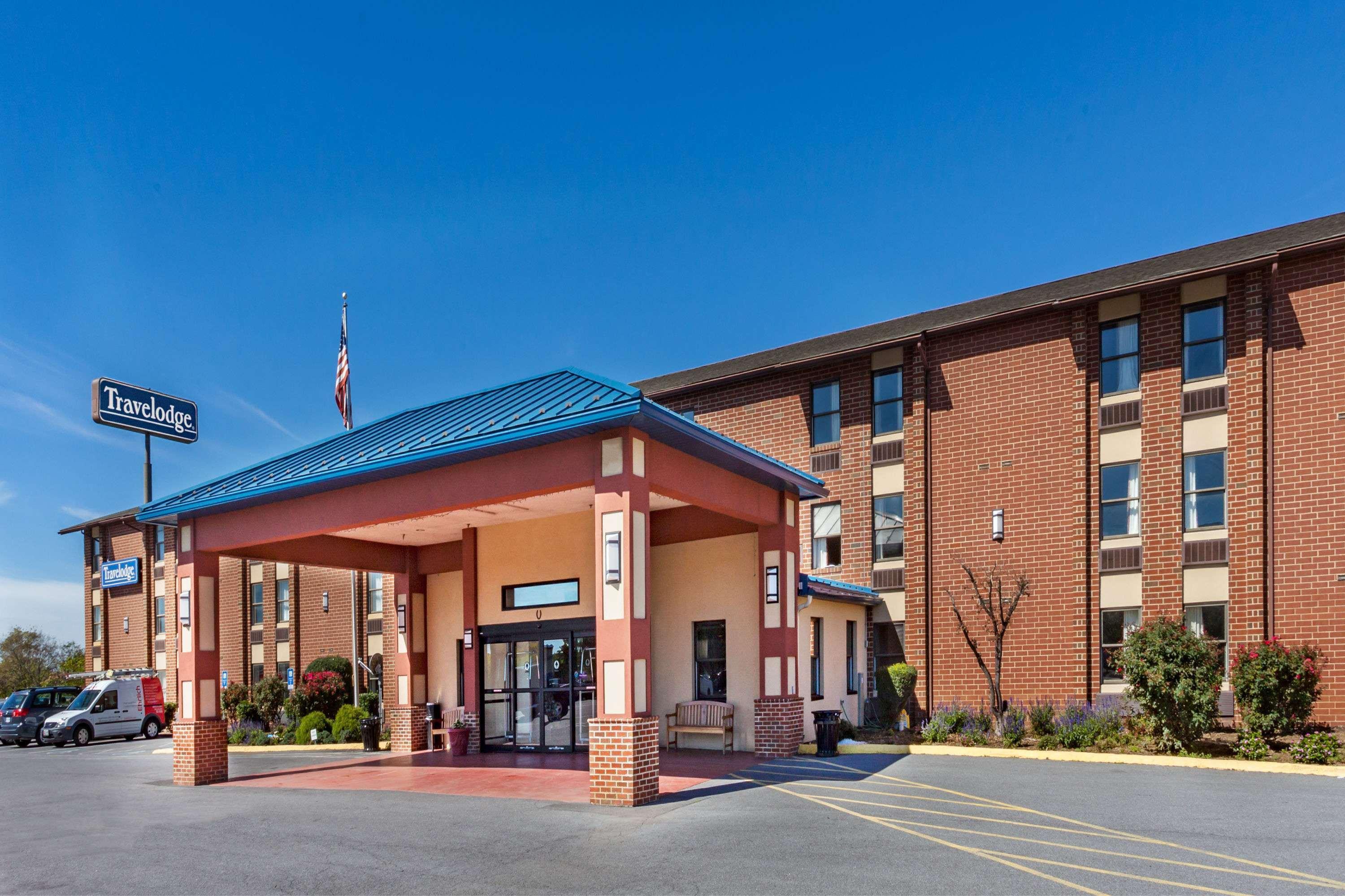 Travelodge By Wyndham Winchester Exterior photo